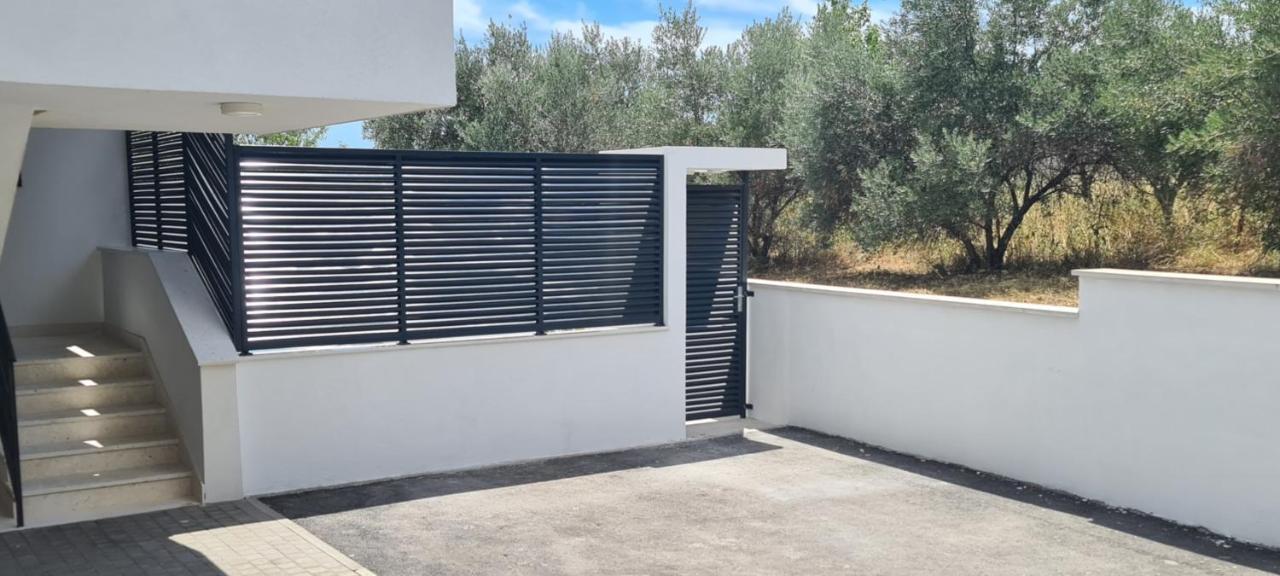 Apartman Marcelina 1 With Private Pool Trogir Exterior foto